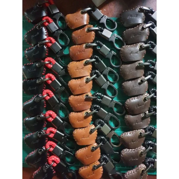 พวงกุญแจ Vespa หนังแท้ พร้อมสายคล้องหนังถัก ตรงรุ่น เวสป้า ยิ่งใช้ยิ่งสวย Pocenti Scooters - Image 9