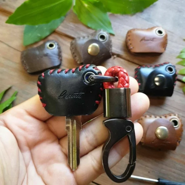 พวงกุญแจ Vespa หนังแท้ พร้อมสายคล้องหนังถัก ตรงรุ่น เวสป้า ยิ่งใช้ยิ่งสวย Pocenti Scooters - Image 2