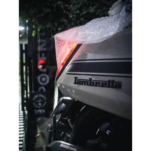 ใหม่!! สติกเกอร์​ PVC และสติกเกอร์สะท้อนแสง 1คู่ สำหรับติดทับ Logo ฝาข้าง Lambretta X300 X200 X250 G350 สีสวย​ - Image 6